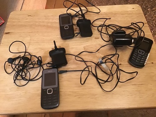 Phones with chargers - with, 2x